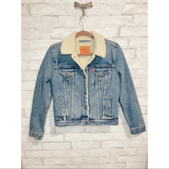Levi's Jackets & Blazers - Levi’s Women’s Original Sherpa Trucker Jacket